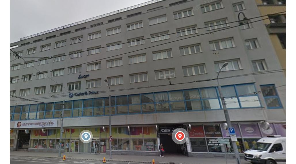 Obchodný priestor s veľkými výkladmi v centre STARÉHO MESTA, Štúrova-Bratislava I