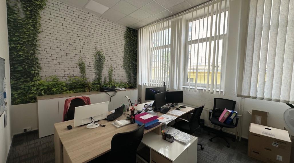 Priestor 168m2 na vyvýšenom prízemí v blízkosti Klientskeho centra, Bratislava II