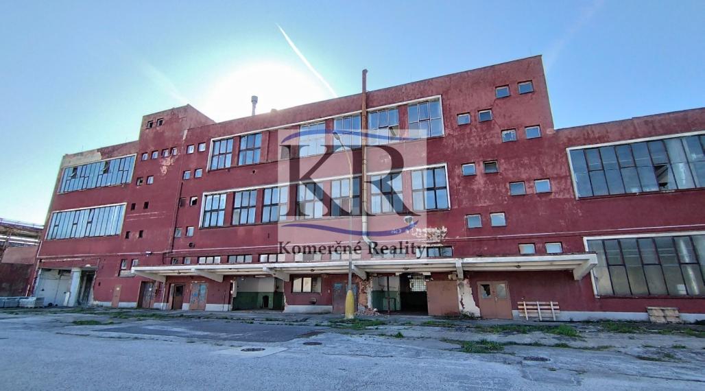 Priemyselný objekt s pozemkom na predaj – Chemolak, Smolenice