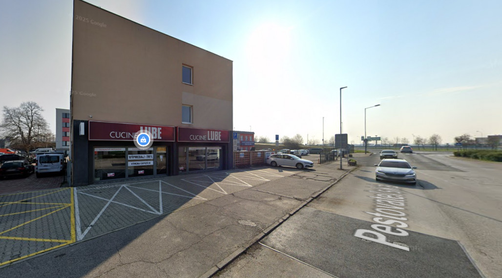 Obchodný priestor 276m2 s výkladom na PREDAJ, v blízkosti diaľničného obchvatu, letiska a OC AVION