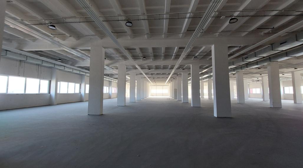 Sklady 1 600-14 550m2 na prenájom - Trenčín