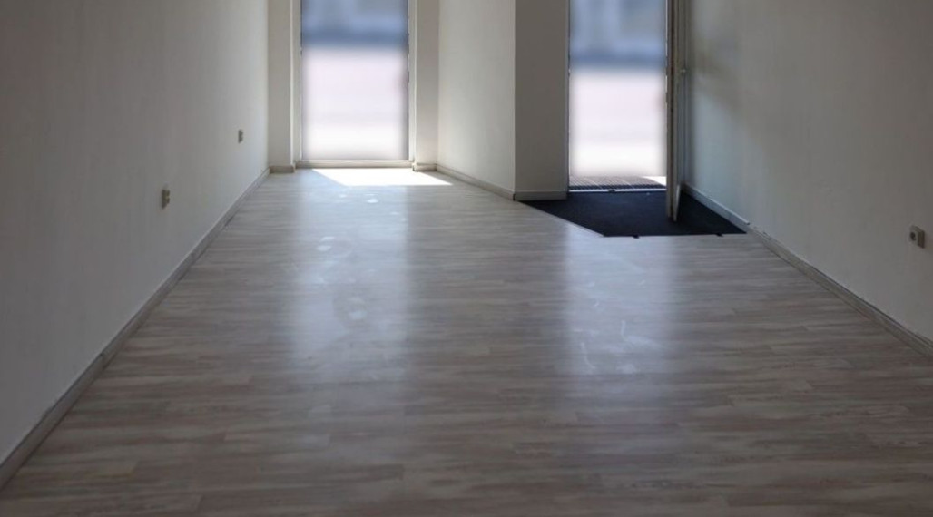 Obchodné klimatizované priestory, Trenčín, Za mostami