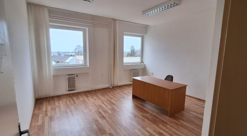 Kancelárske priestory v blízkosti centra mesta Galanta