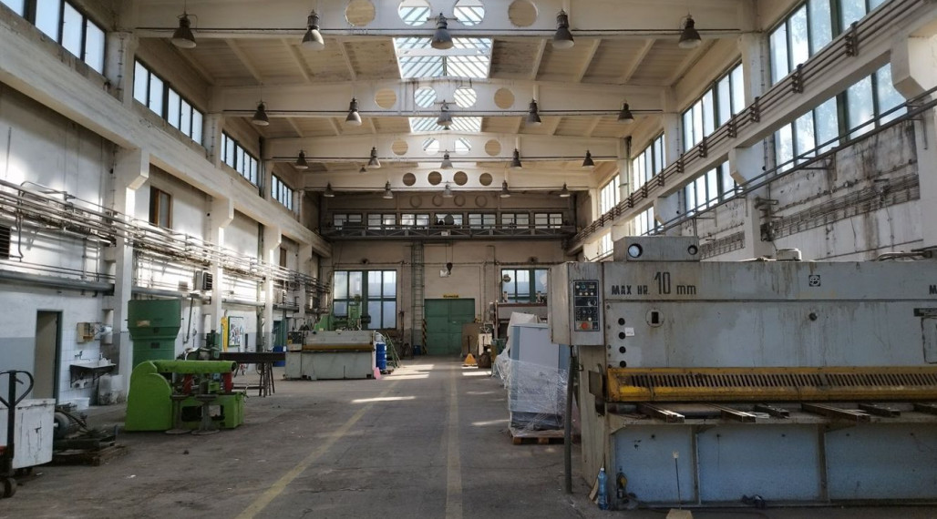 Predaj: Výrobná hala s kompletným zázemím v monitorovanom areáli Chemolak