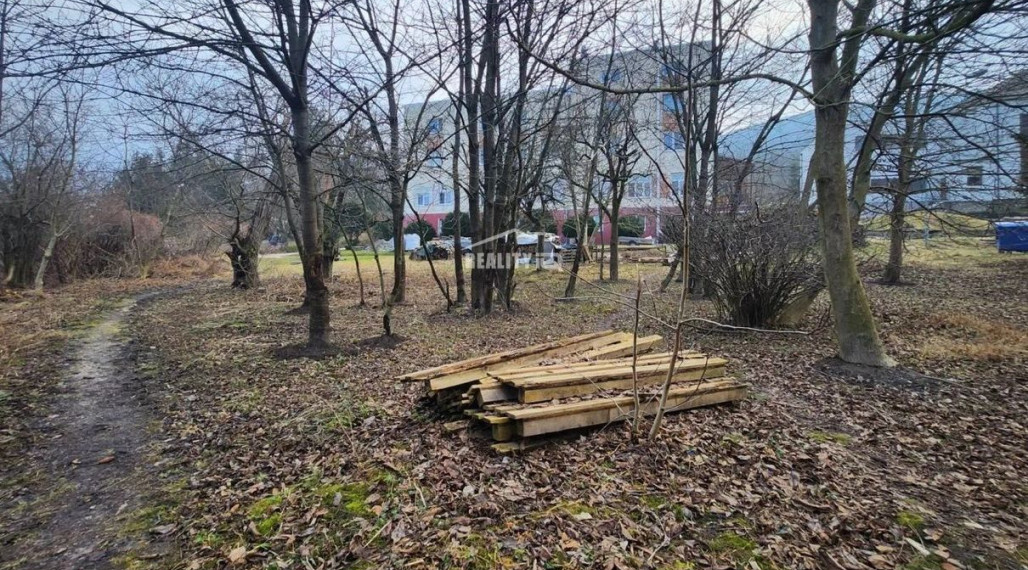 Stavebný pozemok 1001 m² na predaj, vhodný aj na výstavbu – Horné Orešany