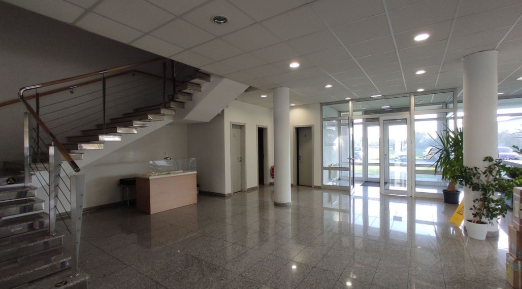 735m2 administratívna budova s možnosťou skladu na prenájom, DUNAJSKA STREDA