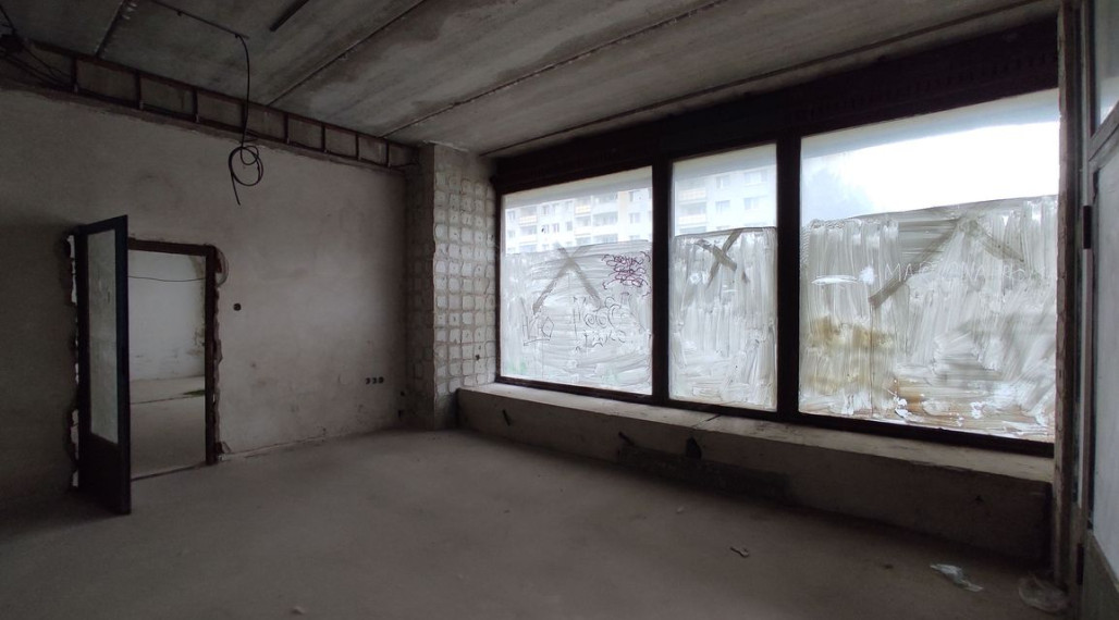 Obchodné priestory na námestí Dlhé Diely, Karlová Ves