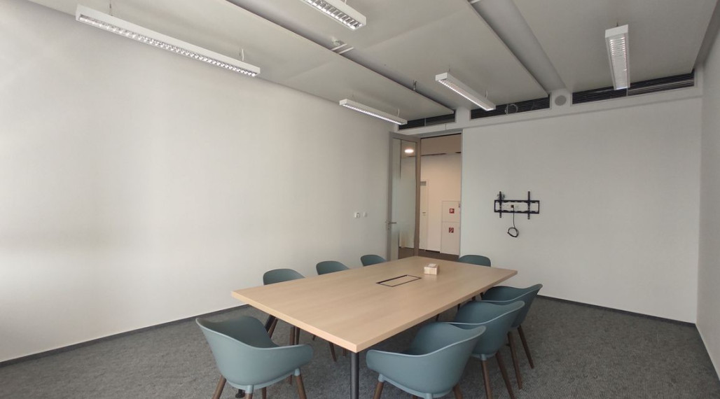 308m2 zariadený kancelársky celok vysokého štandardu s neobmedzeným parkovaním, POLUS/VIVO Tower