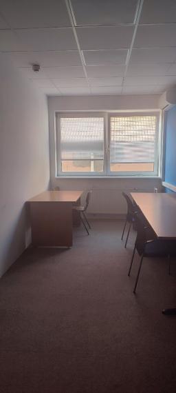 Na prenájom malá kancelária  – Stupava, Hlavná ulica.