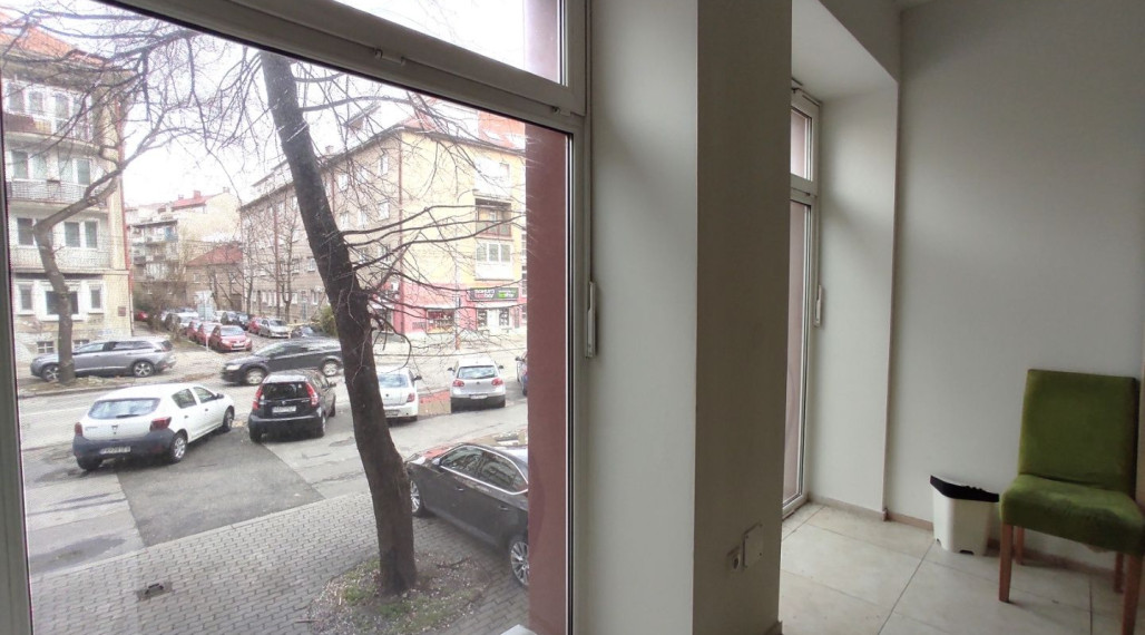 NA PREDAJ Obchodný priestor s veľkými výkladmi, Záhradnícka – RUŽINOV, BA2