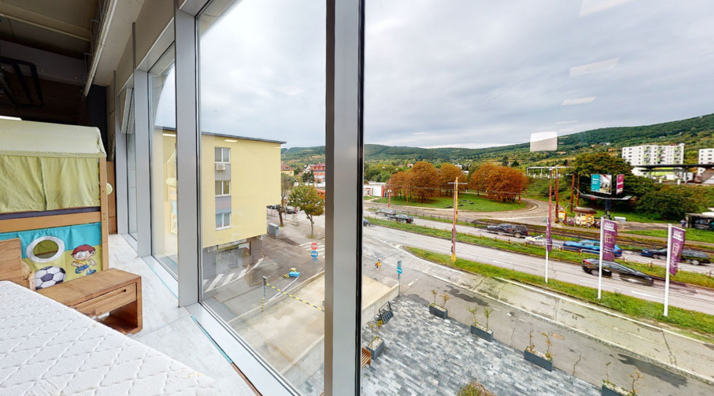 OC LIGHT PARK, priestor s výkladom na Račiansku, Bratislava III