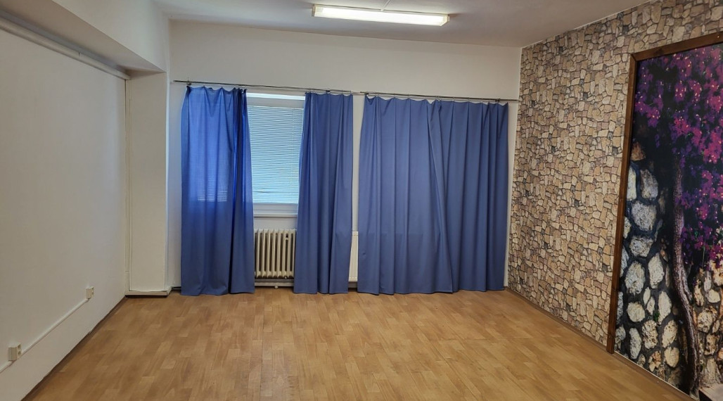 2- kancelária 39m2 s parkovaním v tesnej blízkosti kúpaliska Matadorka, Údernícka-Petržalka