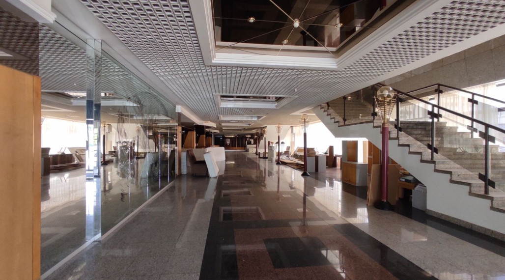 Kongresová sála, lobby, kuchyňa, jedáleň a príslušenstvo, ex Holiday Inn, 3.000m2