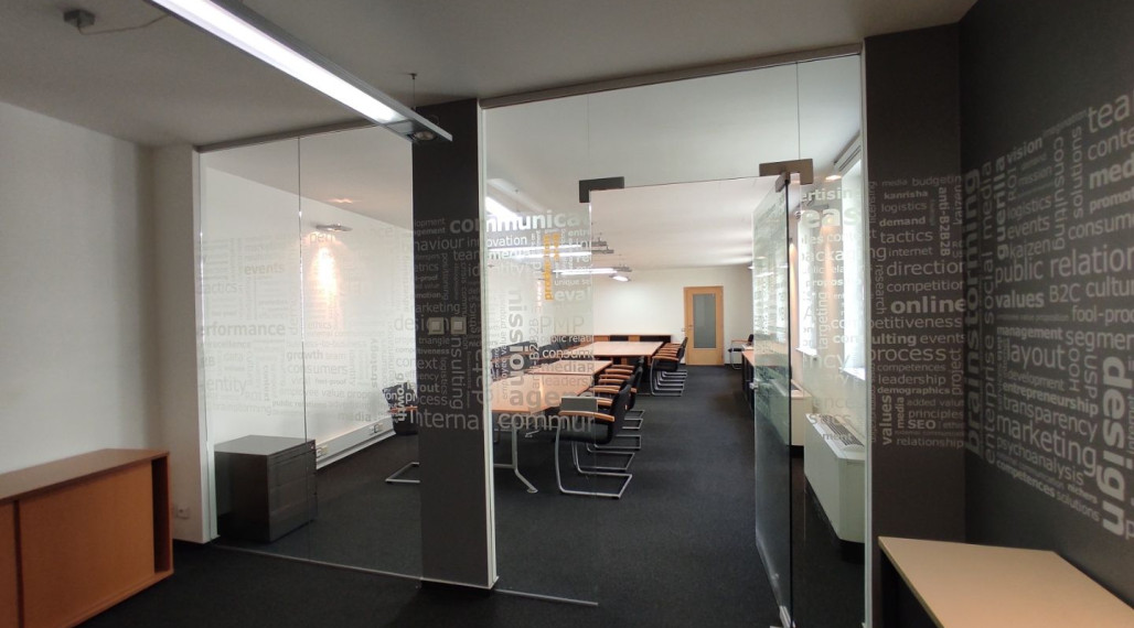 Kancelársky celok v reprezentatívnom historickom objekte v centre, 145 m2