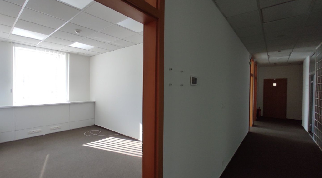 Kancelárie 15-60m2, s možnosťou zasadačky, roh Obchodnej a Hurbanovho Námestia, BAI