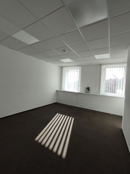 Kancelárie 15-60m2, s možnosťou zasadačky, roh Obchodnej a Hurbanovho Námestia, BAI