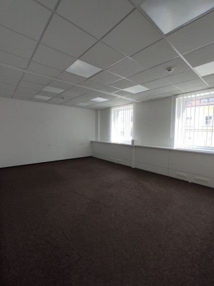 Kancelárie 15-60m2, s možnosťou zasadačky, roh Obchodnej a Hurbanovho Námestia, BAI