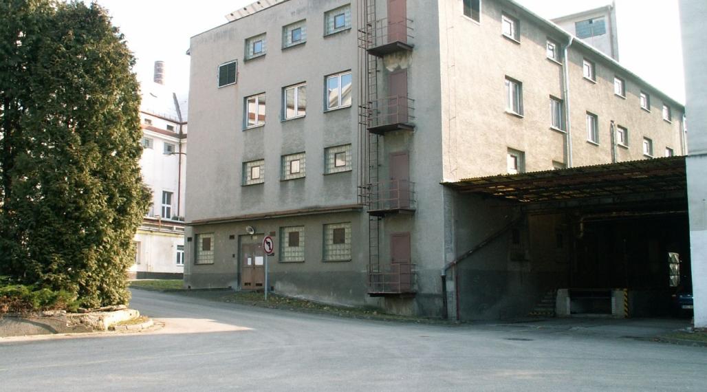 Prenájom skladovej a výrobnej  haly 2771 m2 Holíč