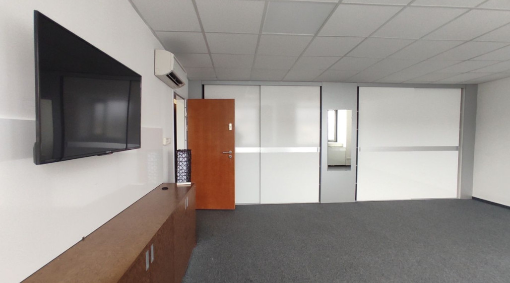 Kancelársky celok so sociálnym zázemím a parkovaním v Business Hoteli Aston, 54m2