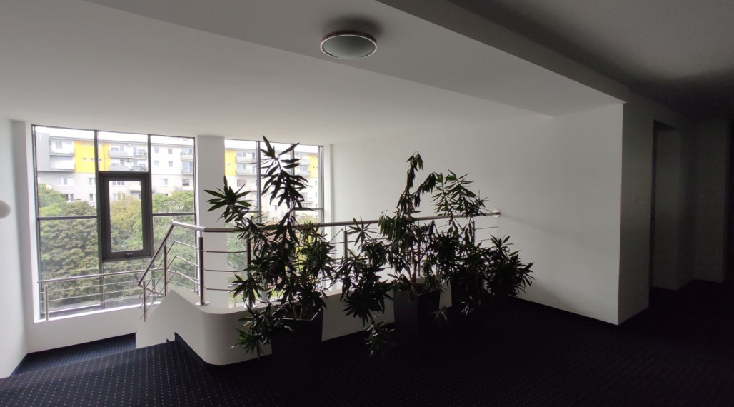 Moderný kancelársky celok s klientskym parkovaním, HOTEL ASTON-Bajkalská 130m2