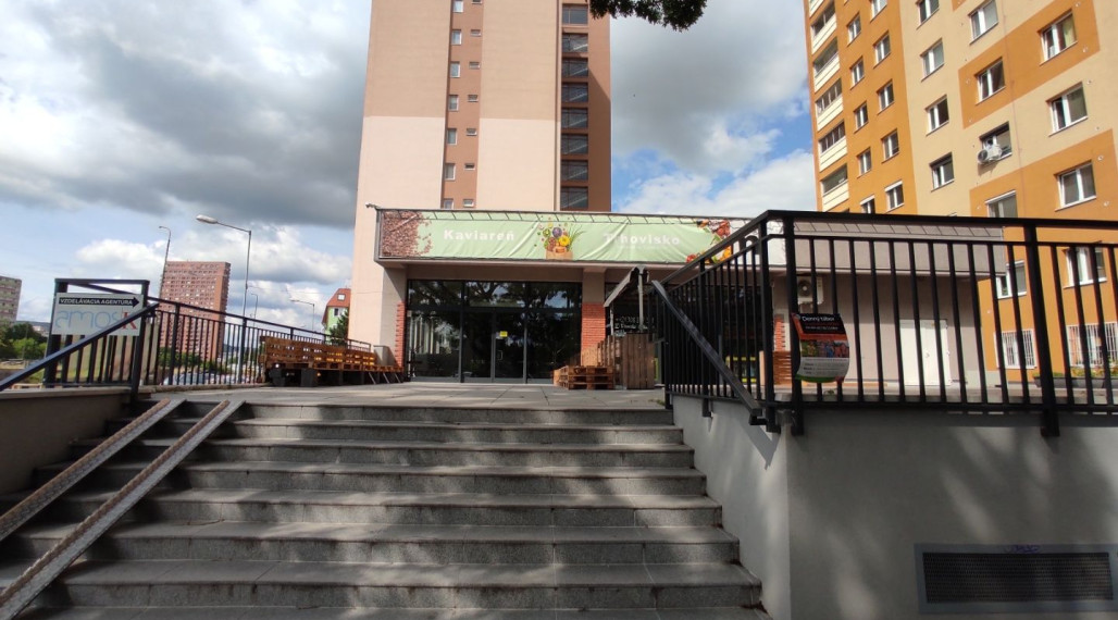 Obchodný priestor 500m2 s priestrannou terasou, v blízkosti polikliniky Tehelná – Bratislava III