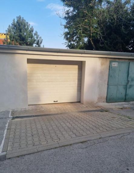 Samostatná garáž na Podhorského chodníku, Bratislava