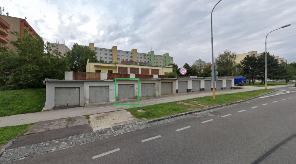 Garáž, Dúbravčická ulica