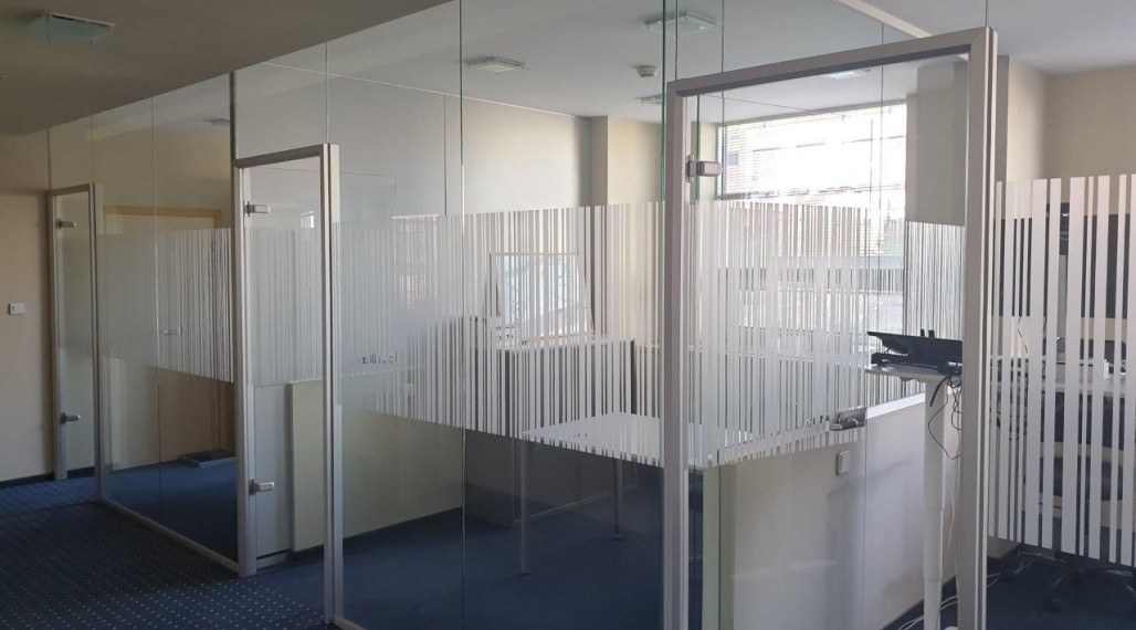 Ucelený, zariadený kancelársky celok, s možnosťou parkovania, 297 m2