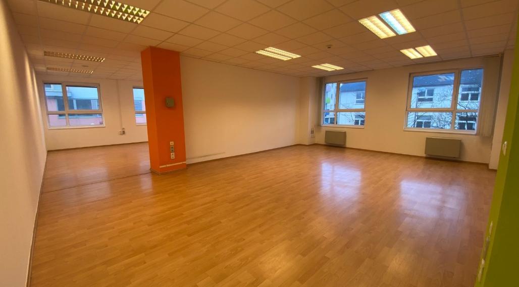 Rekonštruované kancelárske priestory na prenájom - Bratislava V