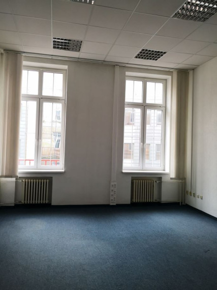 Kancelársky celok v historickej budove centre Bratislavy na Grossligovej ulici, aj s parkovaním