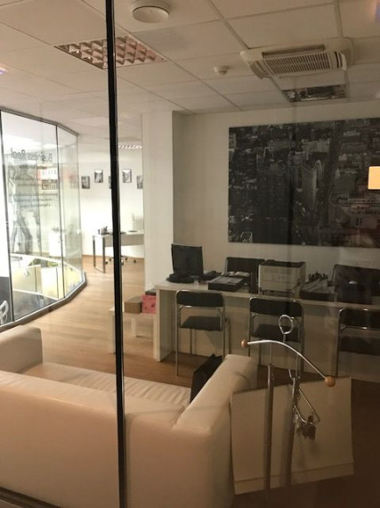 Obchodno-administratívny priestor v pasáži, s parkovaním, v centre