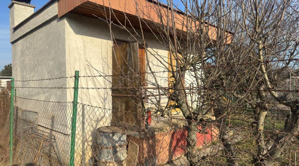 Na predaj záhrada s podpivničenou chatkou v Podunajských Biskupiciach