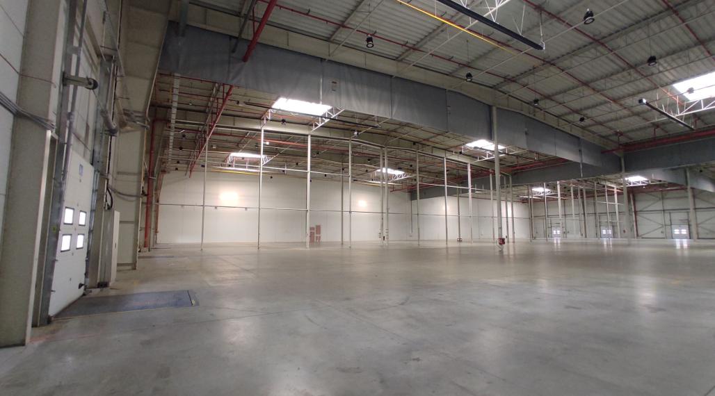 SKLADY / HALY / výrobné priestory 1.200-5.500m2 v RAČI na prenájom, s možnosťou kancelárií