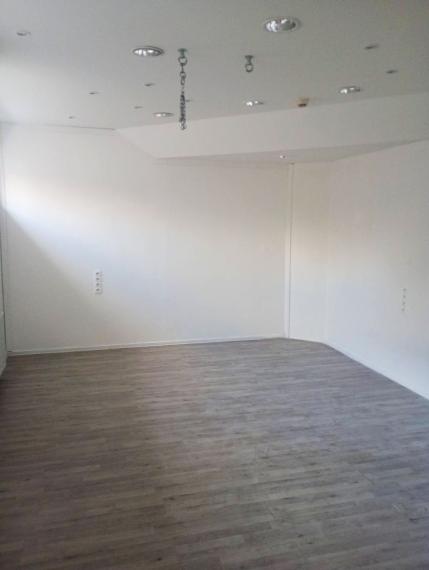 Nový obchodný priestor na prenájom, s výmerou 24m2, v Stupave