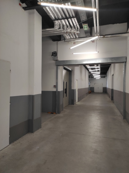 Sklad 366-950m2 na poschodí objektu na prenájom, nákladný výťah/nakladacia rampa, RAČA