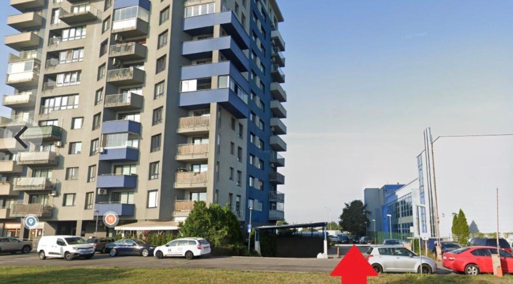 Na predaj vonkajšie parkovacie miesta nachádzajúce sa na Budatínskej ulici v Bratislave V