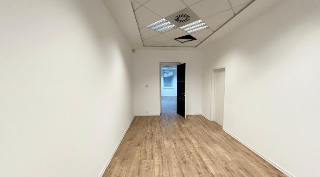 Na prenájom priestranné kancelárske priestory - Bratislava I