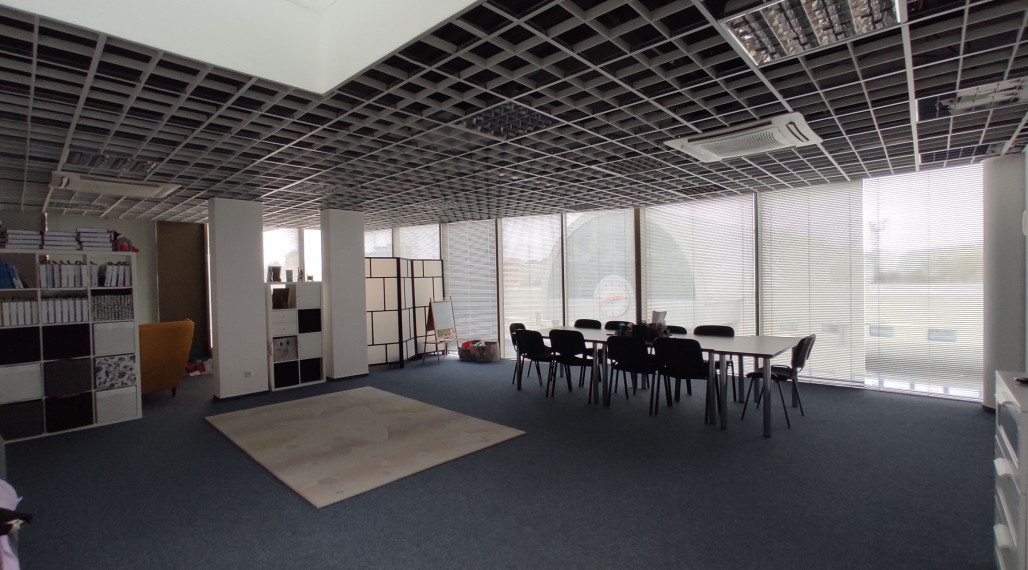 Reprezentatívny priestor 232,96m2 s presklenými výkladmi, Vienna Gate, Kopčianska-Petržalka