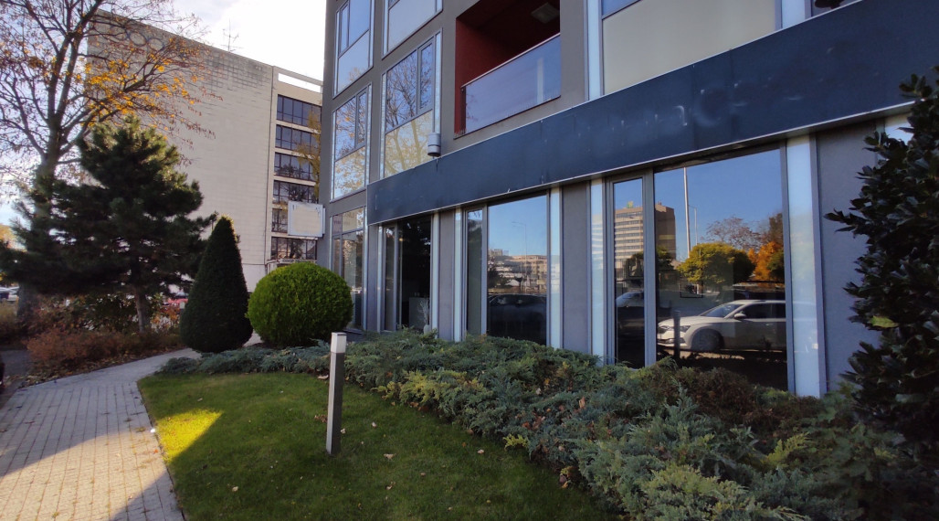 Lukratívny 145m2 obchodný priestor/showroom s výkladmi do frekventovanej ulice, s parkovaním GRÁTIS! Bajkalská-Ružinov