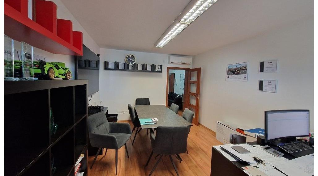 Kancelársky priestor na lukratívnom frekventovanom mieste v Senci