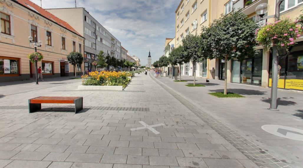 Prenájom - Obchodné priestory s výkladom na pešiu zónu, Hlavná ulica Trnava, 150m2