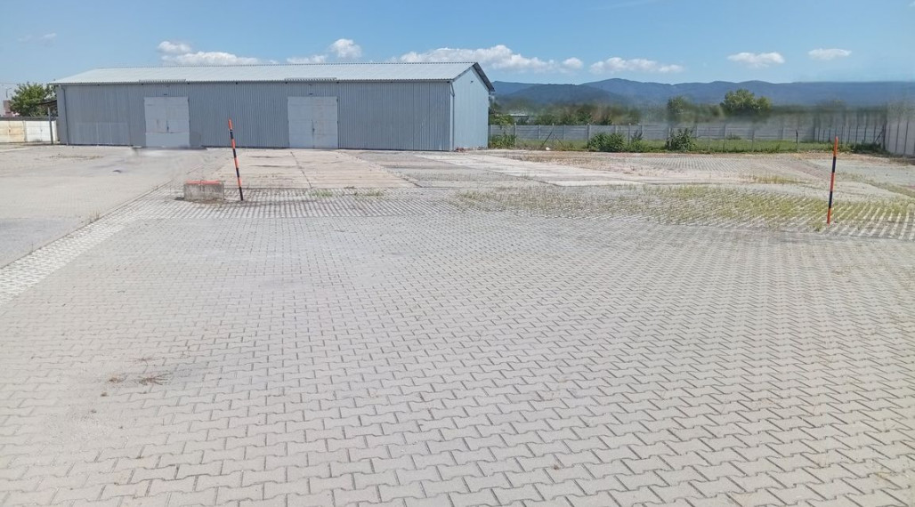 Komerčný areál,  Nové Mesto nad Váhom