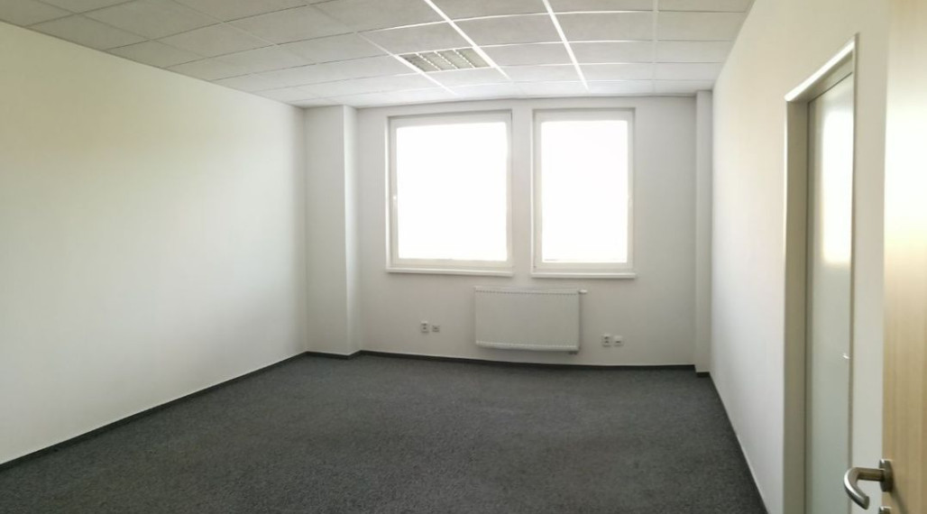 Prenájom samostatnej kancelárie o výmere 24,7 m² v zrekonštruovanej budove - Trenčín
