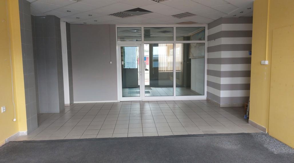 Na prenájom obchodné priestory o celkovej výmere 53 m2 v Trenčine