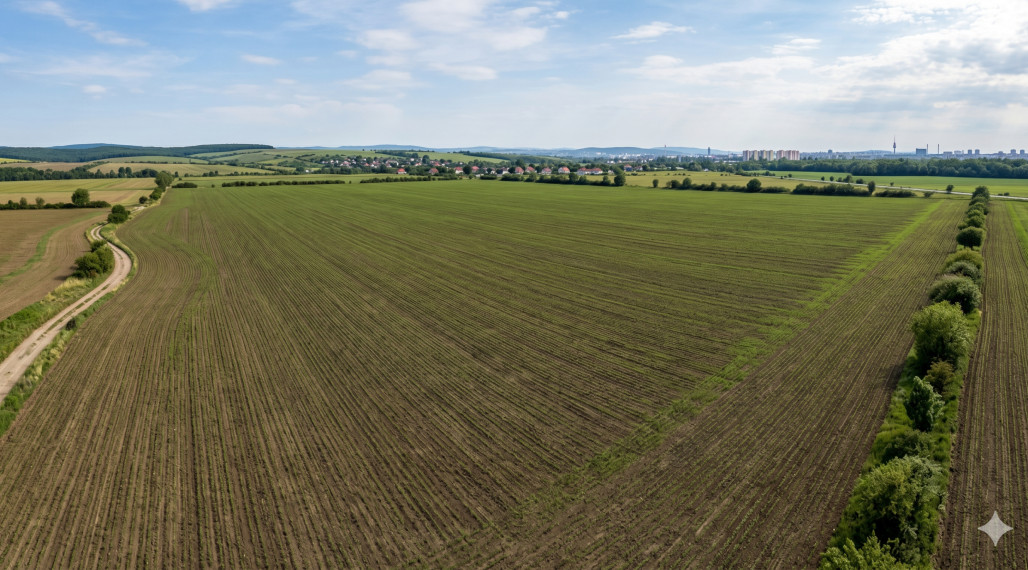 Na predaj veľký investičný pozemok o výmere 22 900 m2 - Senec