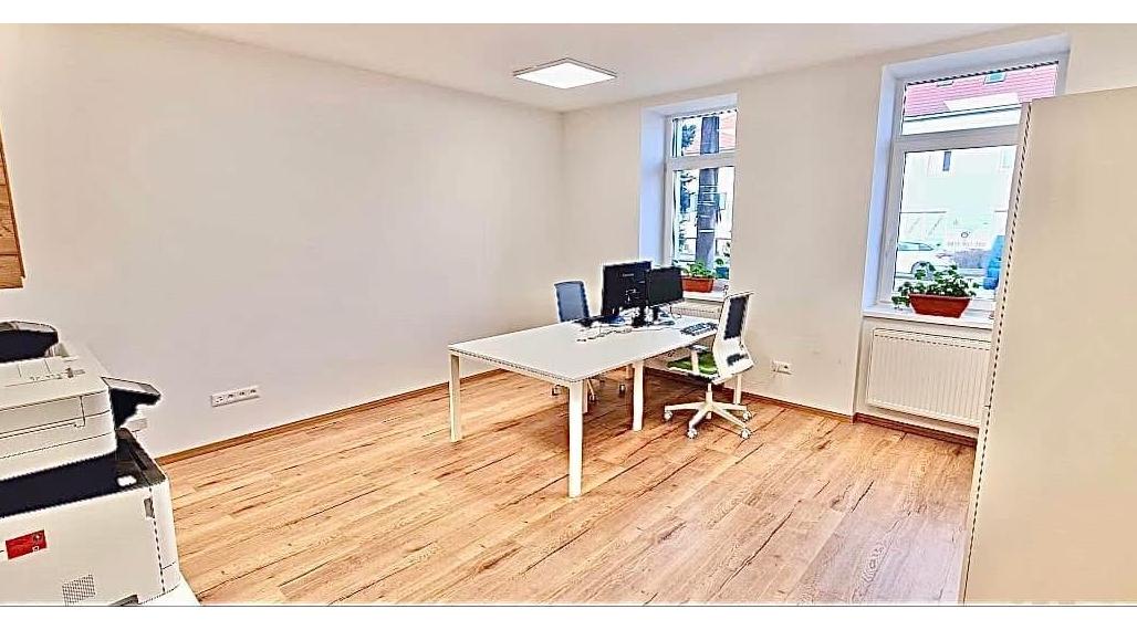 22 m2 kancelária s parkovaním na prenájom - Trenčín