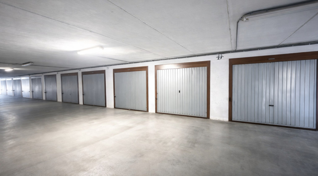 Na predaj garáž s výmerou 17,7 m2 v bezpečnom a suchom garážovom dome - Bratislava V