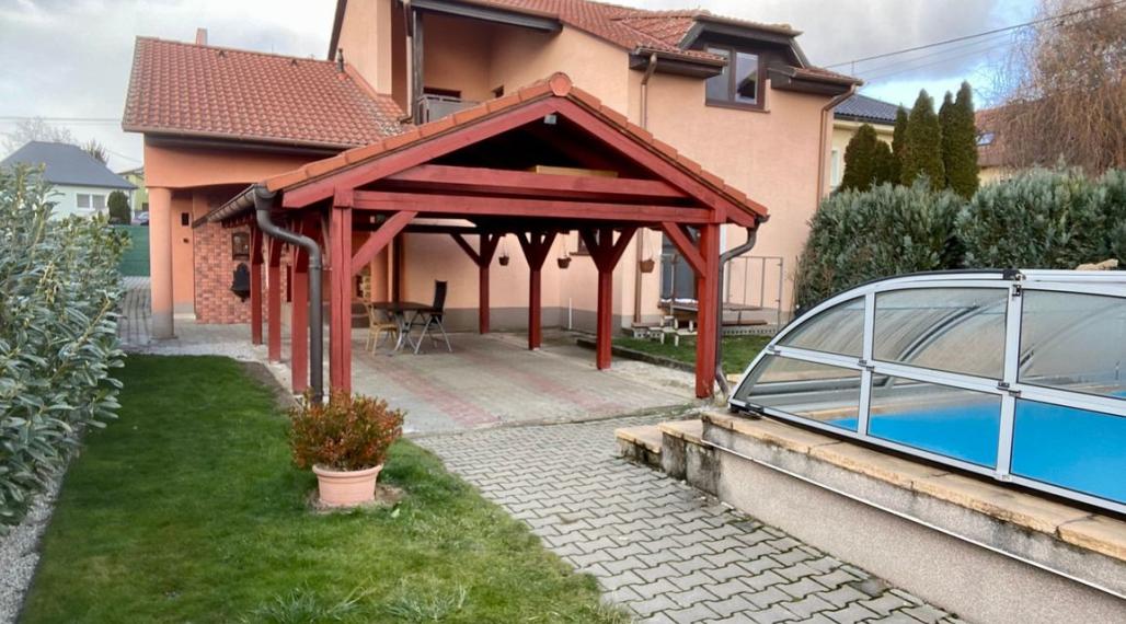 Na prenájom - 4- izbový dom, na ulici Pútnická, Záhorská Bystrica TOP