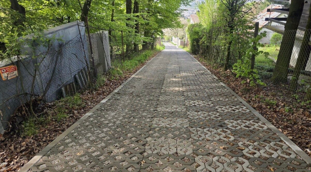 Na predaj atraktívny pozemok s murovanou trojpodlažnou chatou, Bratislava - Rača TOP