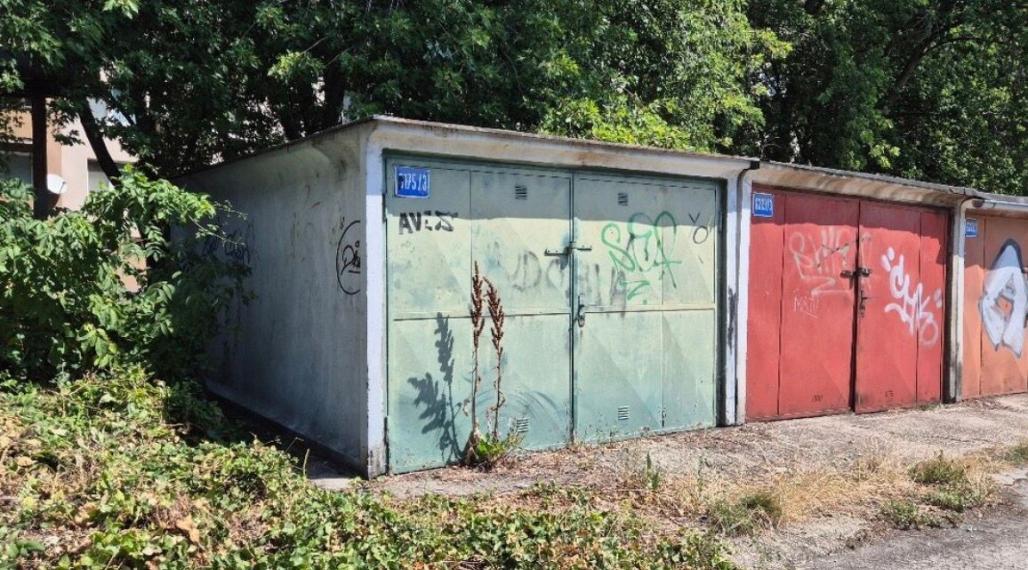 Na predaj murovaná garáž s výmerou 19 m2, BA III TOP